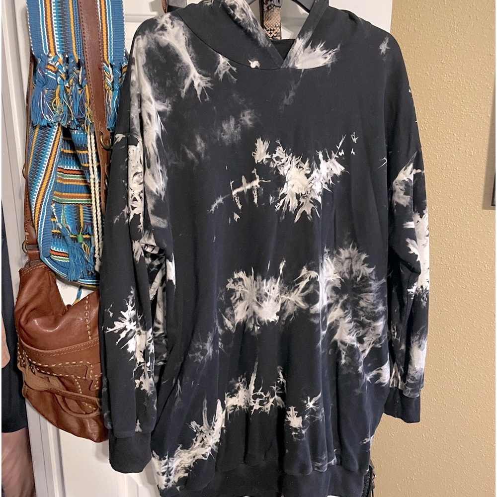 SOLD!!! DO NOT BUY!! Black tie-dye pull over hoodie tunic. NFS